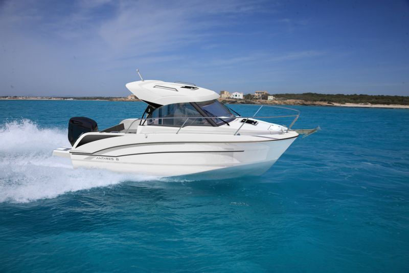 Beneteau Antares 6 (2018&ndash;) Uudeksi ehostettu - Ensiesittely - Totalvene.fi