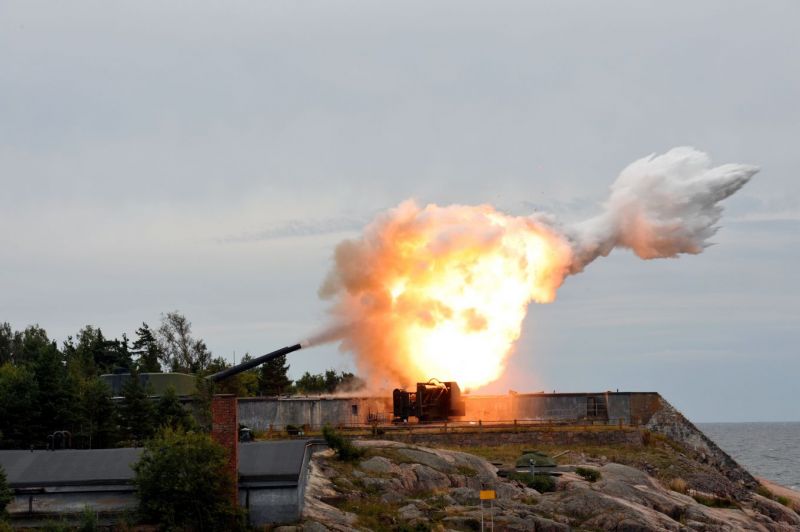 Kuivasaaren kunnialaukaukset R&auml;j&auml;ht&auml;v&auml; itsen&auml;isyysp&auml;iv&auml; - Uutinen - Totalvene.fi