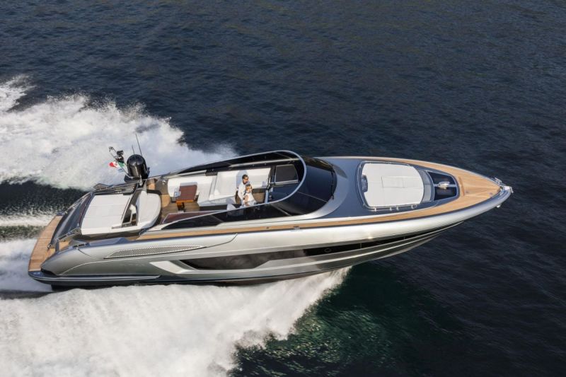 Ferretti, Pershing, Riva ja Custom Line Italialaista eleganssia - Uutinen - Totalvene.fi