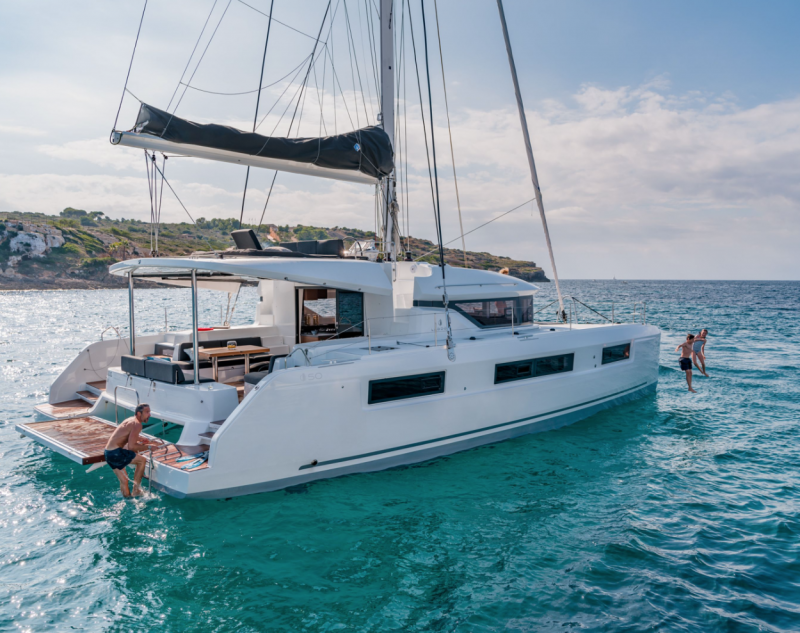 Lagoon 50 (2018&ndash;) V&auml;h&auml;n isompi katti - Ensiesittely - Totalvene.fi