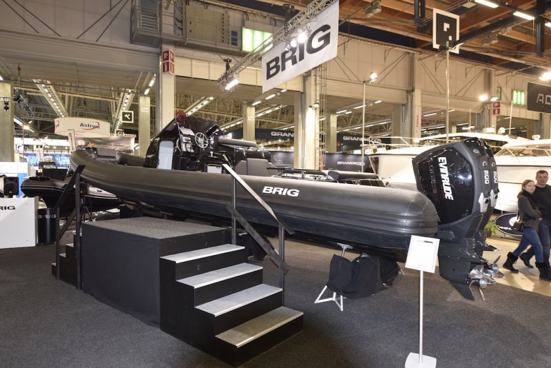 Vene 18 B&aring;t: Brig Eagle 10 Musta on aina muodissa - Reportaasi - Totalvene.fi