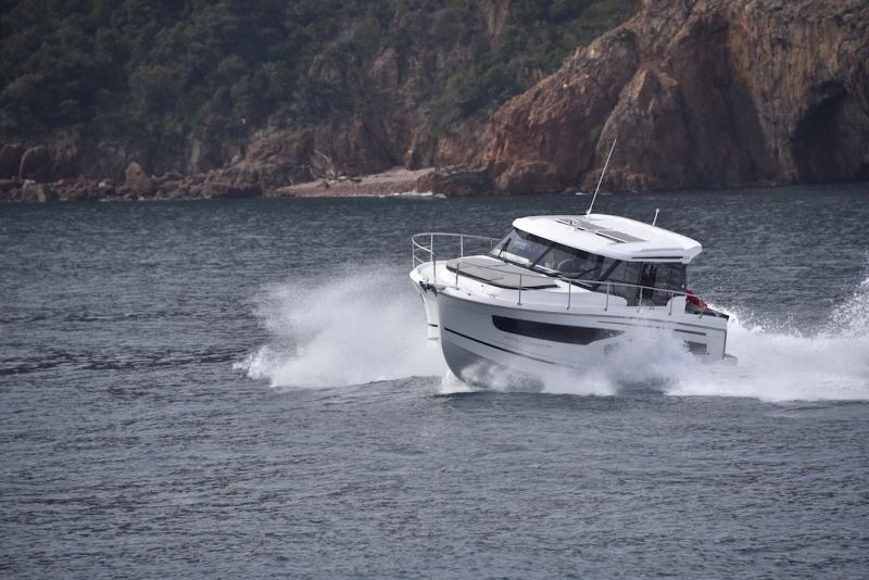 Jeanneau Merry Fisher 1095 Cruiser (2018&ndash;) Muodin huipulla - Testi - Totalvene.fi