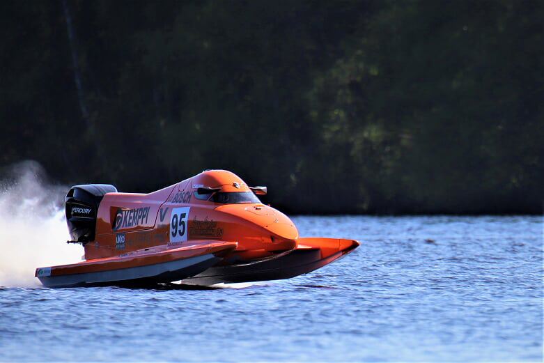 Formula 2 -ratamoottoriveneluokan MM-sarja k&auml;yntiin Kalle Viippo tavoittelee k&auml;rkisijoja - Uutinen - Totalvene.fi