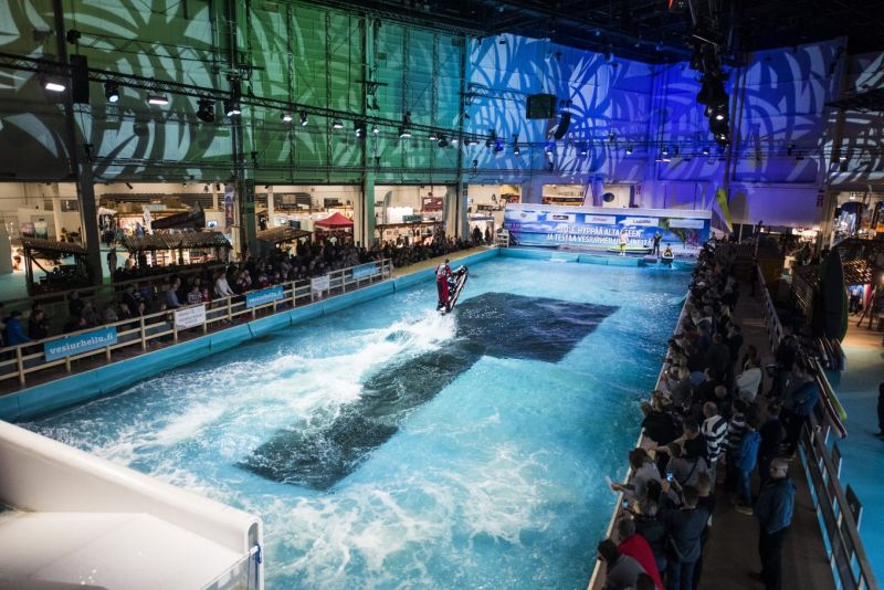 Vene 18 B&aring;t Vesi valtaa venemessut &ndash; enn&auml;tysm&auml;&auml;r&auml; vett&auml; altaissa - Uutinen - Totalvene.fi