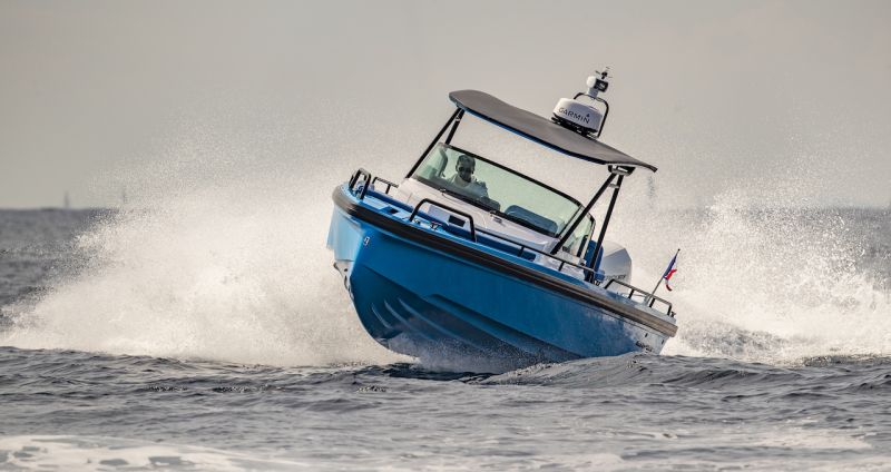 Axopar 28 T-Top Brabus Line (2019&ndash;) &ndash; Kevyesti Brabusteltu - Kokeilu - Totalvene.fi