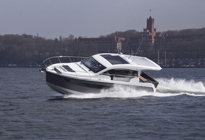 Sealine C390 (2019&ndash;) &ndash; Kolme kajuuttaa ja kansisalonki - Testi - Totalvene.fi