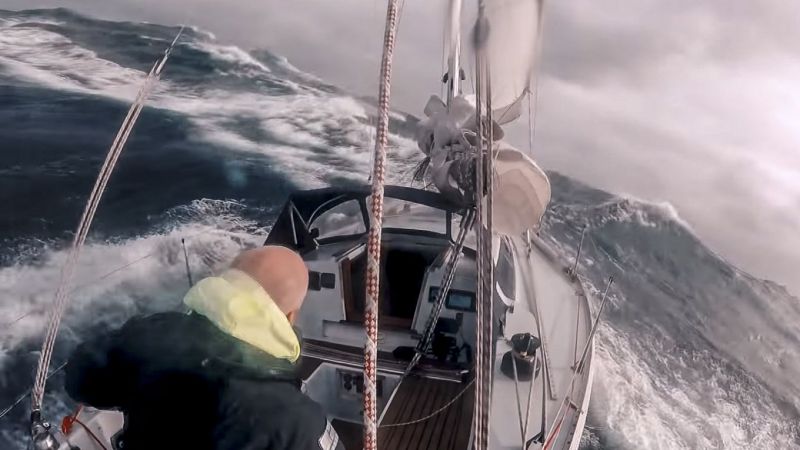 Katso hurja video myrskyss&auml; purjehtimisesta: &rdquo;En suosittele t&auml;t&auml; kenellek&auml;&auml;n&rdquo; - Uutinen - Totalvene.fi