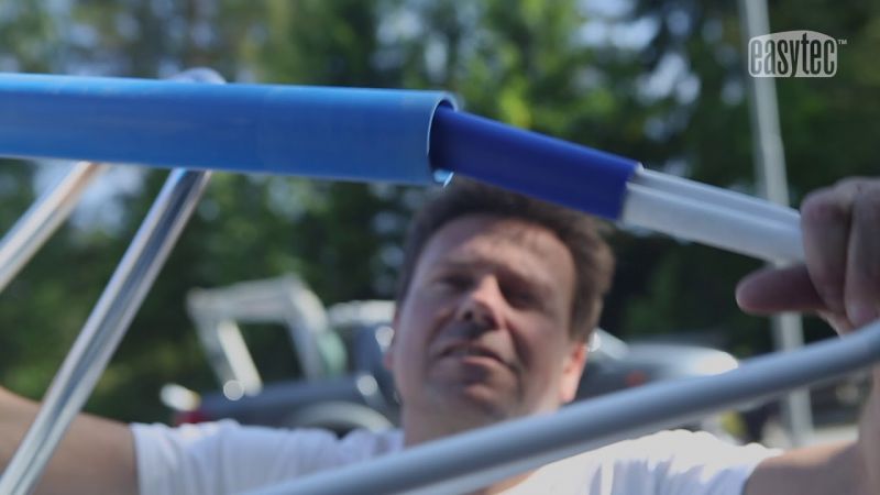 Easytec-peiteteline tarjoaa patenttiratkaisun: Onko veneesi viel&auml; peittelem&auml;tt&auml;, etk&auml; mill&auml;&auml;n jaksaisi n&auml;pr&auml;t&auml;? - Ensiesittely - Totalvene.fi