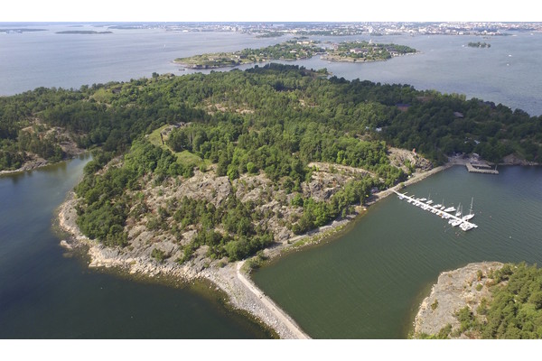 Helsingin Vallisaari suljettu arkip&auml;ivisin kolmen viikon ajan: Saaressa rakennetaan viem&auml;riverkostoa ja raivataan r&auml;j&auml;hteit&auml; - Uutinen - Totalvene.fi