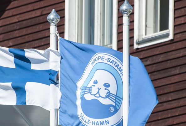 Pid&auml; Saaristo Siistin&auml; saavutti juhlavuotensa tavoitteen:  Suomessa on nyt yli 50 ymp&auml;rist&ouml;yst&auml;v&auml;llist&auml; Roope-satamaa - Uutinen - Totalvene.fi