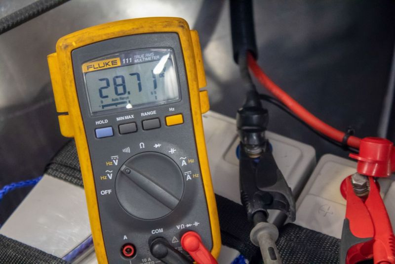 K&auml;tev&auml; laskuri selvitt&auml;&auml; veneen s&auml;hk&ouml;nkulutuksen &ndash; S&auml;hk&ouml;laskuri uusittiin alkuvuonna - Uutinen - Totalvene.fi