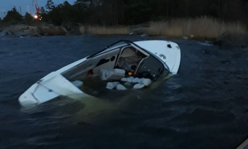 Veneilyonnettomuus Raumalla:  Merivartijat pelastivat hengenvaaraan joutuneen veneilij&auml;n kovassa merenk&auml;ynniss&auml; - Uutinen - Totalvene.fi