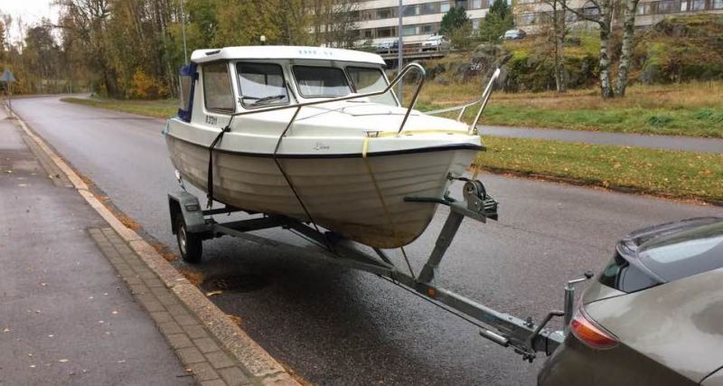 Muista oikea aisapaino: Miksi venetraileri voi l&auml;hte&auml; heittelehtim&auml;&auml;n? - Uutinen - Totalvene.fi