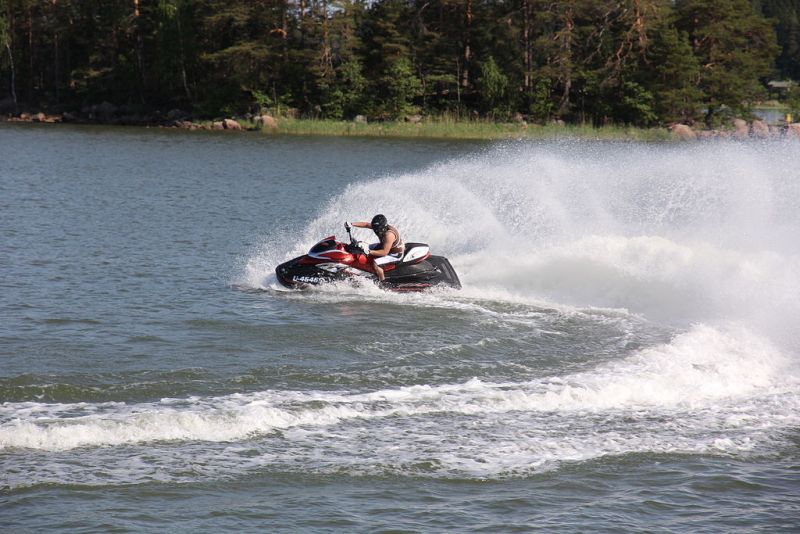 Ylinopeudet ty&ouml;llistiv&auml;t merivartiostoa: Etenkin vesijeteill&auml; vaikeuksia noudattaa nopeusrajoituksia - Uutinen - Totalvene.fi
