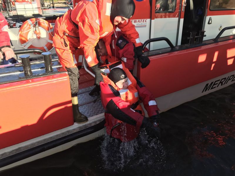 Vapaaehtoisten meripelastajien uusi alus n&auml;ytti toimivuutensa:  Meripelastusseura testasi uutta per&auml;moottorillista pelastusalusta Helsingiss&auml; - Uutinen - Totalvene.fi