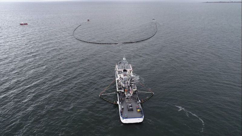 Porissa torjuttiin alkuviikolla &ouml;ljy&auml;: Rajavartiolaitoksen ja pelastuslaitoksen yhteisharjoitus sujui mallikkaasti - Uutinen - Totalvene.fi