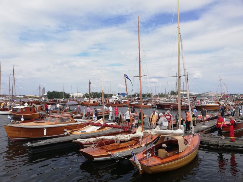  Puuvenemessut Kotkan Kantasatamassa Venekaunottaret loistavat kilpaa auringon kanssa - Reportaasi - Totalvene.fi