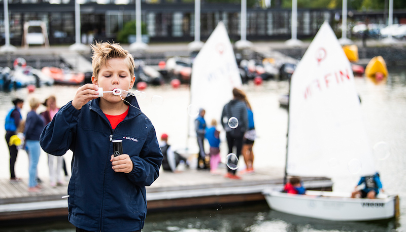 Mersu sponsoroi lasten veneilyturvallisuuskoulutusta: Mercedes-Benz Sailing Tour kaartaa elo-syyskuussa Kuopion, Lahden ja Porvoon alakouluille ja satamiin - Uutinen - Totalvene.fi