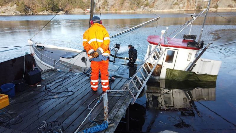 N&auml;in nostat uponneen puuveneen:  Katso videolta, miten norjalaiset hoitavat nostourakan omin avuin - Uutinen - Totalvene.fi