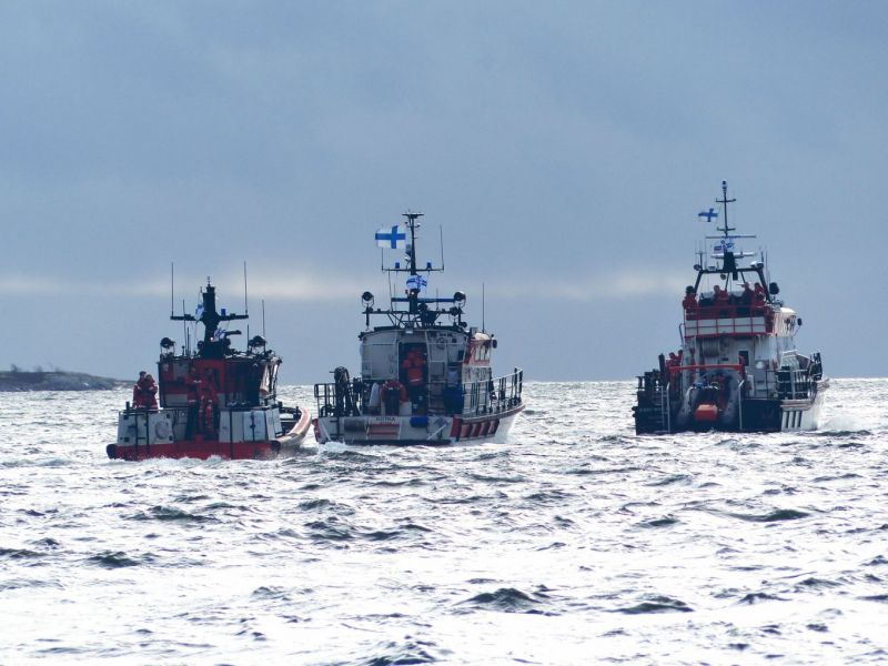 14 pelastusaluksen ohimarssi:  Suomen meripelastusseura kunnioittaa merell&auml; menehtyneit&auml; pyh&auml;inp&auml;iv&auml;n&auml; - Uutinen - Totalvene.fi