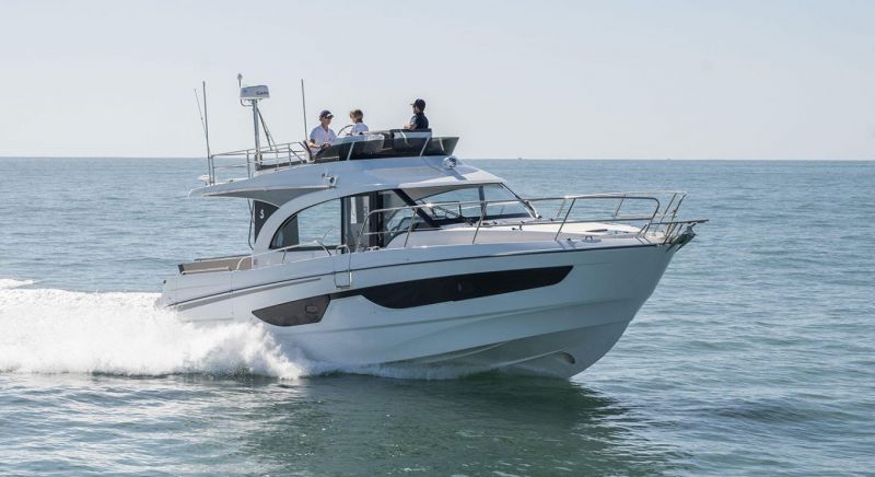 Beneteau Antares 11 Fly (2021&ndash;) &ndash; Kattoterassilla, kiitos! - Ensiesittely - Totalvene.fi