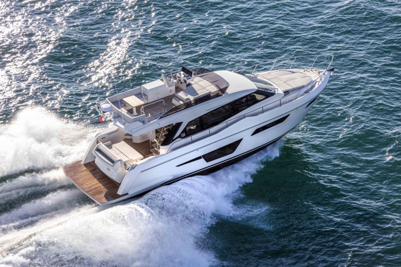 Ferretti Yachts 500 (2021&ndash;) &ndash; Melkein kun kotona, mutta hienompaa - Ensiesittely - Totalvene.fi