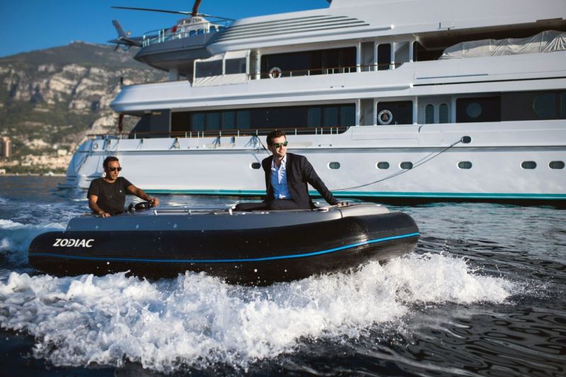 Zodiac eJET 450 (2021&ndash;) &ndash; S&auml;hk&ouml;ribin br&auml;ndin vaihto - Ensiesittely - Totalvene.fi