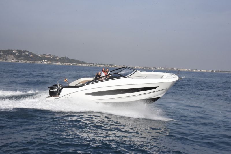 Beneteau Flyer 10 (2019&ndash;) &ndash; Iso ja muodokas mahtidaycruiser - Kokeilu - Totalvene.fi