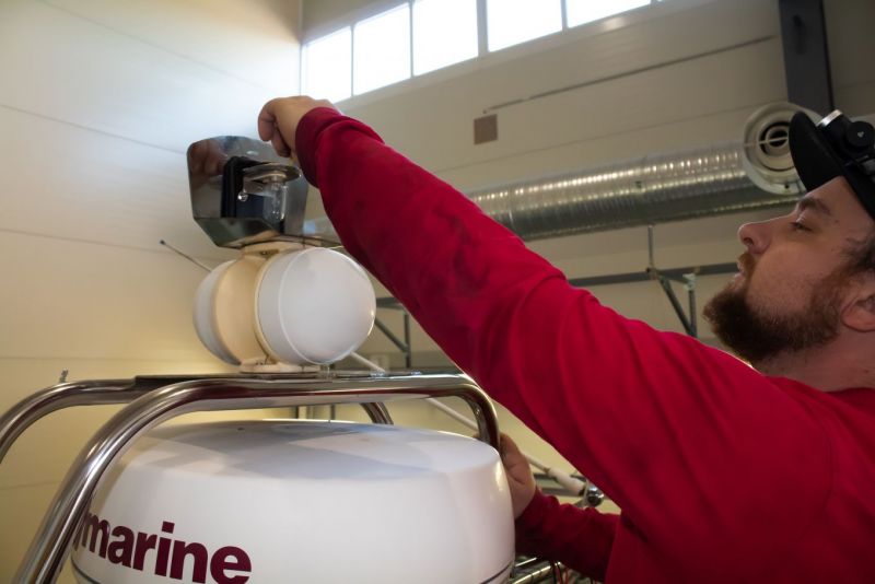 Kev&auml;tkunnostus: kulkuvalot kuntoon &ndash; N&auml;e ja tule n&auml;hdyksi - Näin se tehdään - Totalvene.fi