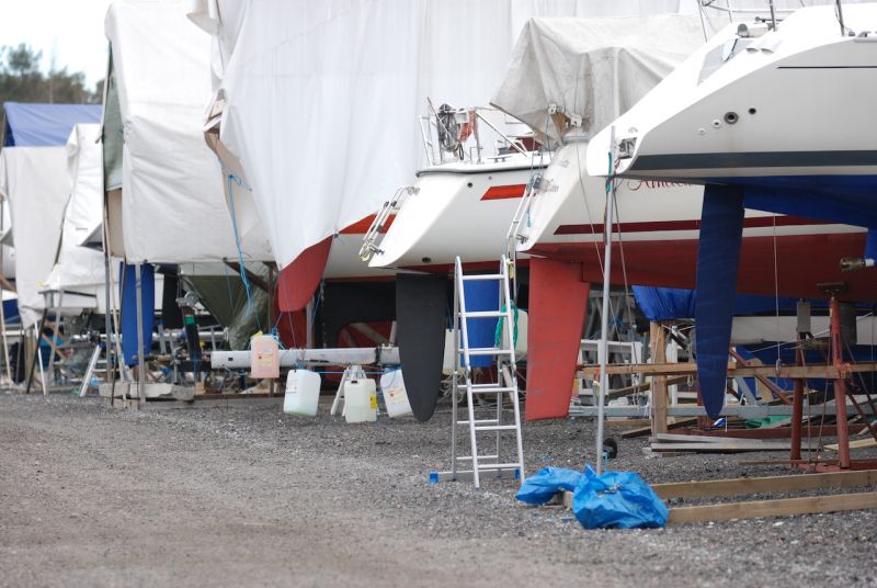 Kev&auml;tkunnostus: pohjan kunnostus &ndash; Ymp&auml;rist&ouml;n ehdoilla - Näin se tehdään - Totalvene.fi