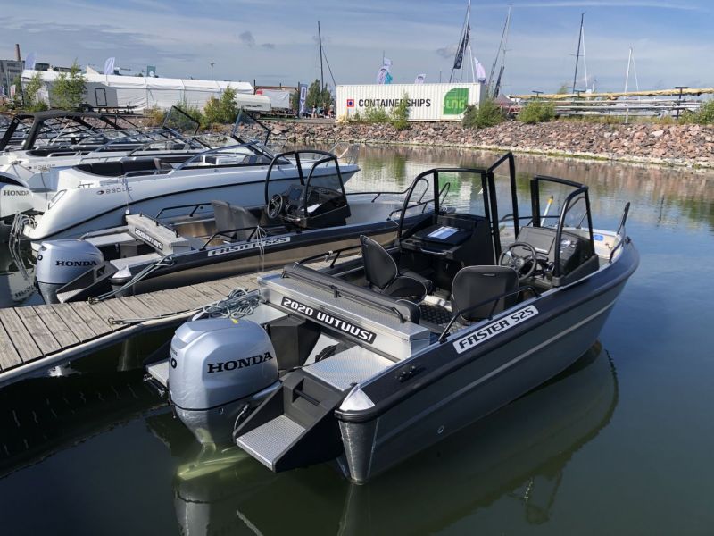 Uiva 2020 Flytande: Faster 525 CC & SC - Reportaasi - Totalvene.fi