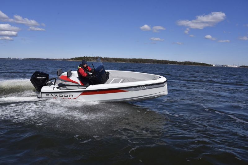 Saxdor 200 Pro Sport (2021&ndash;) &ndash; Henkil&ouml;kohtainen p&auml;iv&auml;n piriste - Testi - Totalvene.fi