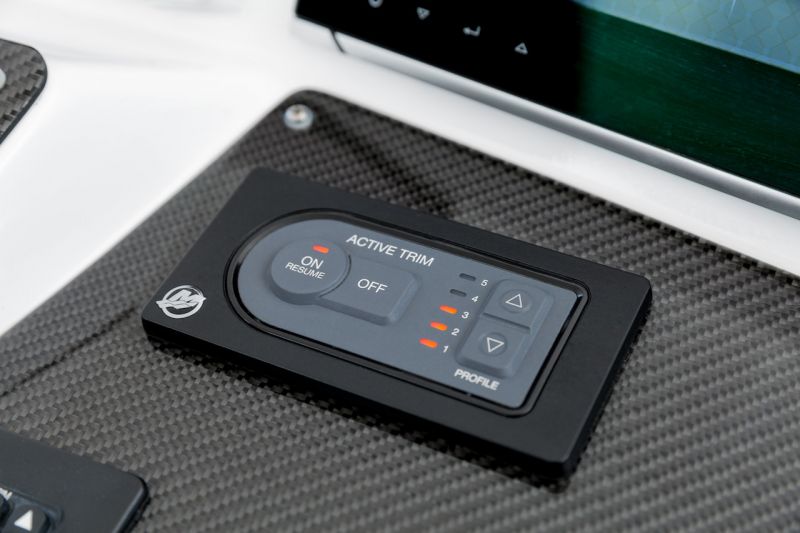 Mercury Active Trim -moottoritrimmiavustin &ndash; Trimmausta ilman peukaloa - Uutinen - Totalvene.fi