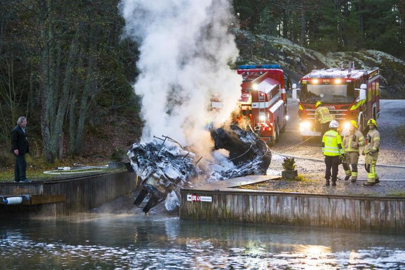 Rym&auml;ttyl&auml;ss&auml; syttyi tulipalo venelaiturissa &ndash; Kaksi palavaa venett&auml; ajelehti merelle - Uutinen - Totalvene.fi