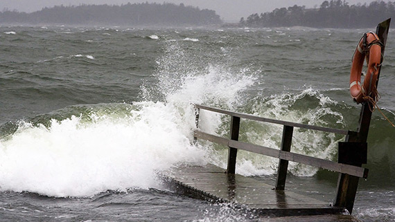 Vuoden voimakkain myrsky l&auml;hestyy  Veneen kiinnitykset syyt&auml; tarkistaa - Uutinen - Totalvene.fi