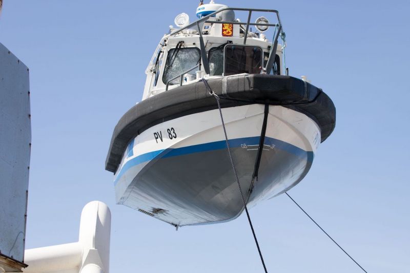 Merivartioston uponnut partiovene nostettiin Pohjassa huomattava repe&auml;m&auml; - Uutinen - Totalvene.fi