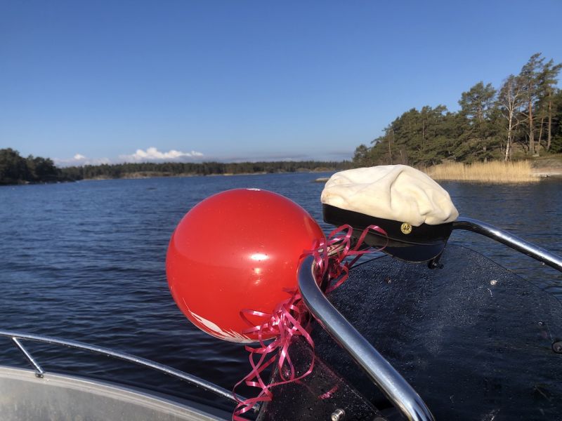 Veneill&auml;&auml;n viisaasti vappuna Totalvene toivottaa kaikille lukijoilleen ja Saariston Satamien j&auml;senille Hauskaa Vappua!  - Uutinen - Totalvene.fi