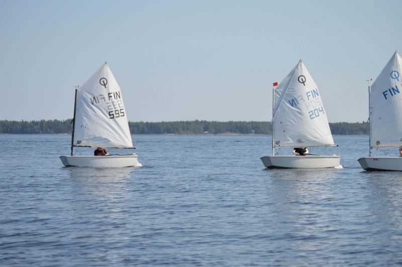 Lasten purjehduskoulu kannustaa liikkumaan vesill&auml; &ndash; Turvallista alkeisopetusta ymp&auml;ri Suomen - Uutinen - Totalvene.fi