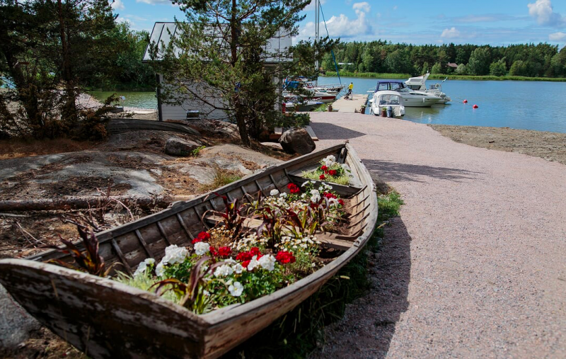 Tackorkissa vietet&auml;&auml;n avajaisia ensi lauantaina &ndash; Luvassa drive-in-keikka kelluvalta esiintymislavalta - Satamat - Totalvene.fi