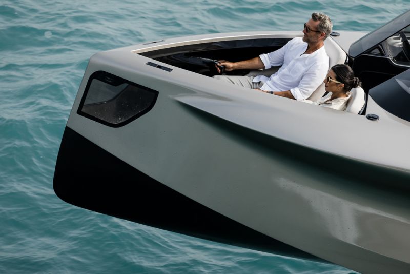 Enata Foiler 2020 &ndash; Luksusfoileria voi ajaa nyt my&ouml;s joystickilla - Video - Totalvene.fi