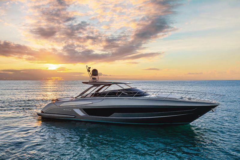 Riva 56 Rivale Hard Top (2022&ndash;) &ndash; V&auml;hemm&auml;n vaatimaton hardtoppari - Ensiesittely - Totalvene.fi