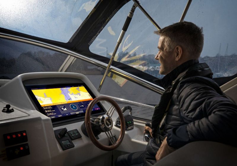 Volvo Penta Assisted Docking System (2021&ndash;) &ndash; Ihmisen k&auml;si ja koneen &auml;ly - Ensiesittely - Totalvene.fi