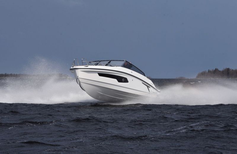 Finnmaster T9 (2022&ndash;) &ndash; Mukavasti massiivinen - Testi - Totalvene.fi