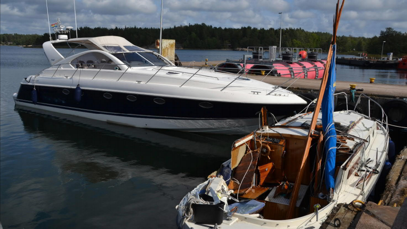 Airiston veneturman k&auml;sittely k&auml;r&auml;j&auml;oikeudessa alkaa -Moottoriveneen kuljettajalle vaaditaan ehdollista vankeutta kaksi ihmishenke&auml; vaatineesta  veneturmasta - Uutinen - Totalvene.fi