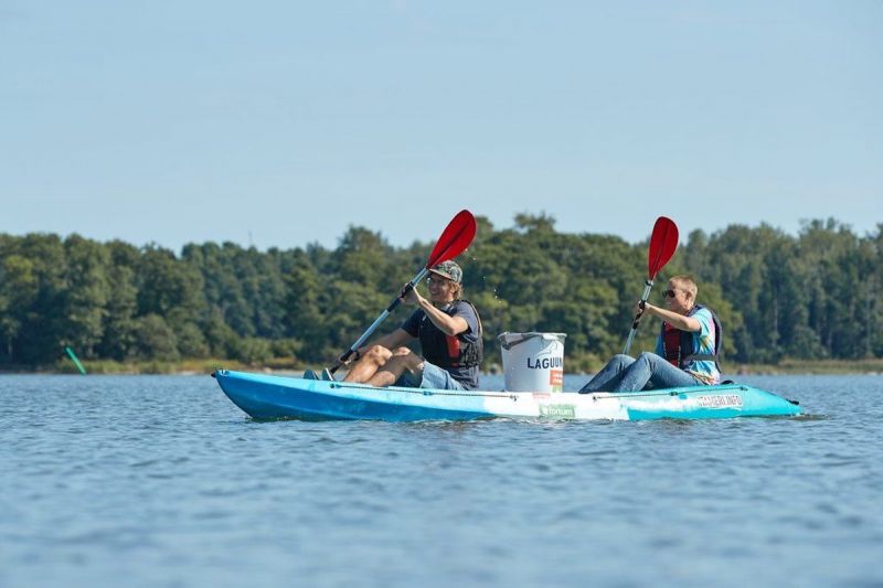 Huvi ja hy&ouml;ty lainakajakissa &ndash; It&auml;meri Plogging siivoaa meriroskia meloen - Uutinen - Totalvene.fi