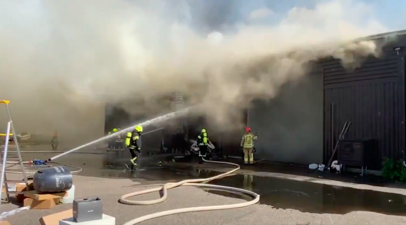 Kemi&ouml;nsaaren keskustassa suuri tulipalo &ndash; Liikekiinteist&ouml;ss&auml; toimii Kemi&ouml;nsaaren Venekeskus - Uutinen - Totalvene.fi