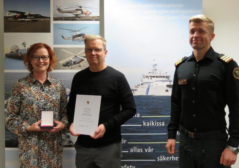 Merivartiosto palkitsi veneilij&auml;n pelastaneet veneilij&auml;t &ndash; Kriittinen apu saapui viime hetkell&auml; - Uutinen - Totalvene.fi