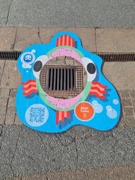 Mink&auml; maahan heitt&auml;&auml; sen merest&auml; l&ouml;yt&auml;&auml; &ndash; PSS ry kampanjoi j&auml;lleen kaupungin kaduille heitettyj&auml; roskia vastaan  - Uutinen - Totalvene.fi