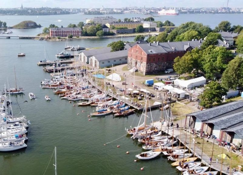 Puupurjeveneist&auml; lohtua p&auml;&auml;kaupunkiseudun kiristyneeseen tapahtumatilanteeseen - Viaporin Tuoppi purjehditaan j&auml;lleen 14.8. - Uutinen - Totalvene.fi