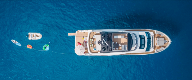 Sunseeker 90 Ocean (2021&ndash;) &ndash; Varakkaiden vesipetojen lekottelujahti - Video - Totalvene.fi